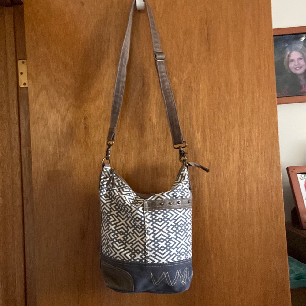 Myra crossbody bag